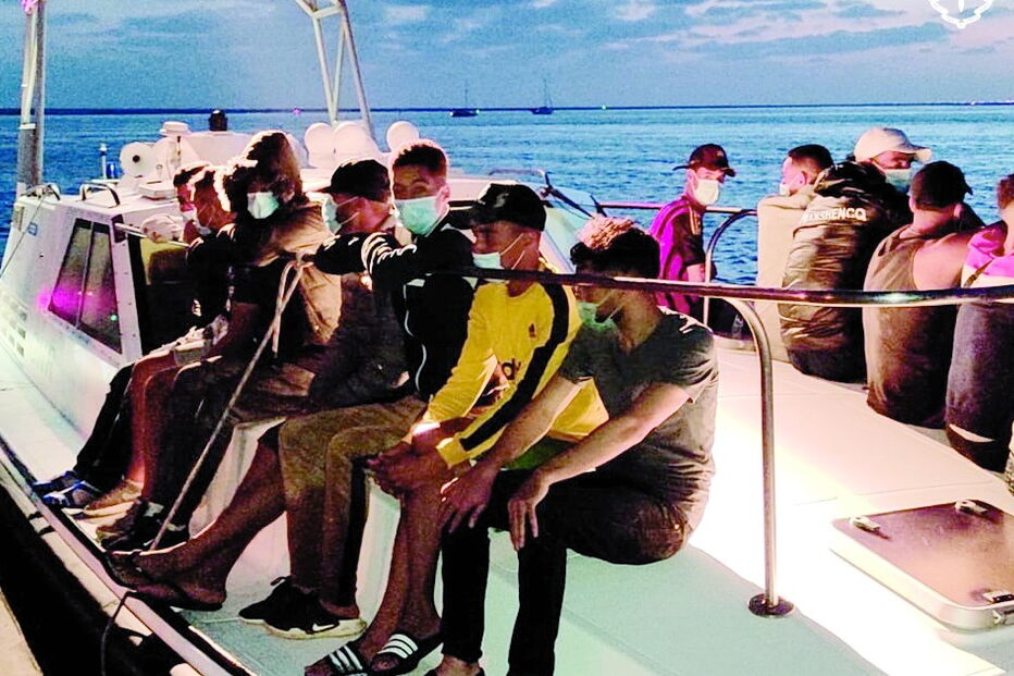 Grupo de marroquinos desembarca ilegalmente na Ilha do Farol no Algarve	