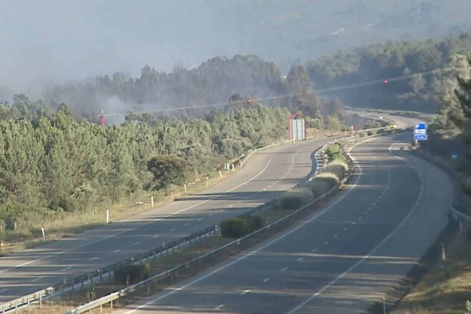 Incêndio de grandes dimensões corta A1 nos dois sentidos em Fátima