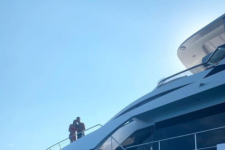 Cristiano Ronaldo e Georgina Rodríguez no iate de luxo