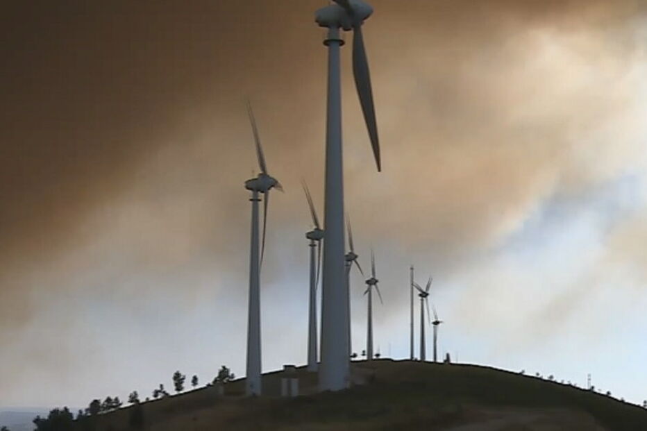 Incêndio em Oleiros aproxima-se de habitações. Veja as imagens das chamas