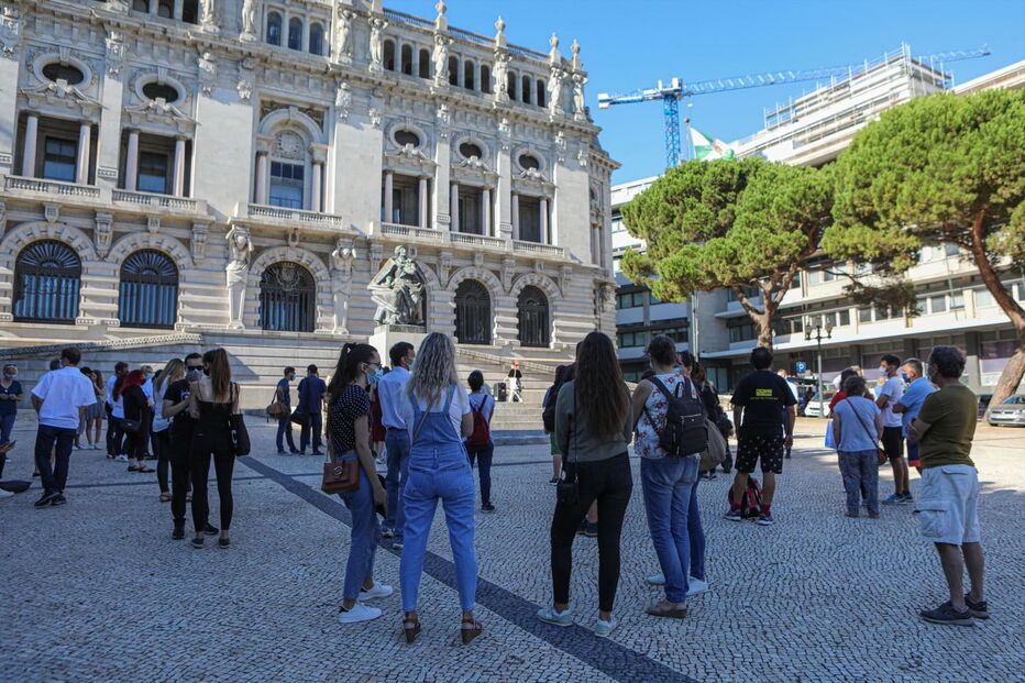 Ação pelos animais mortos no incêndio de Santo Tirso, na Av. dos Aliados, Porto