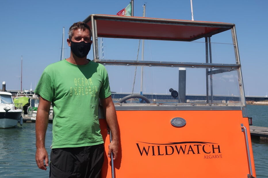 André Dias da empresa Wildwatch promove passeios para observar cetáceos junto à costa algarvia