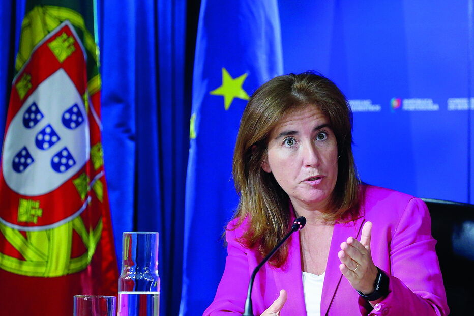 Ana Mendes Godinho explica que a economia está “numa nova fase” e os apoios são para a retoma e não para paragens