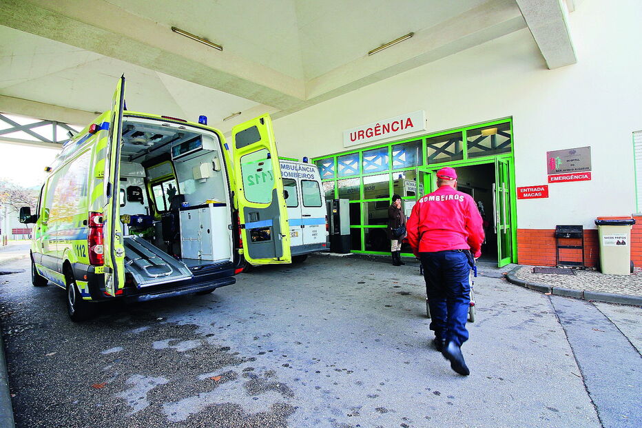 Vítima foi socorrida no local pelo INEM e transportada em estado considerado grave para o hospital     