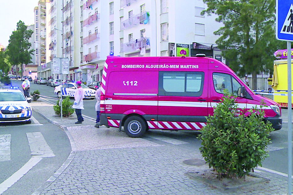 Acidente mortal ocorreu junto à estação da CP das Mercês e obrigou ao corte da estrada durante várias horas 