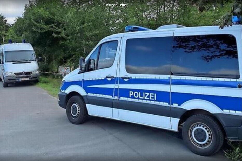 Polícia alemã durante as buscas