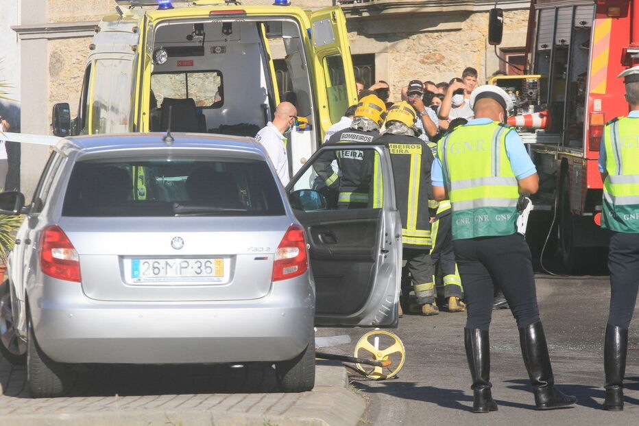  Homem de 50 anos gravemente ferido em despiste de carro em Santa Maria da Feira