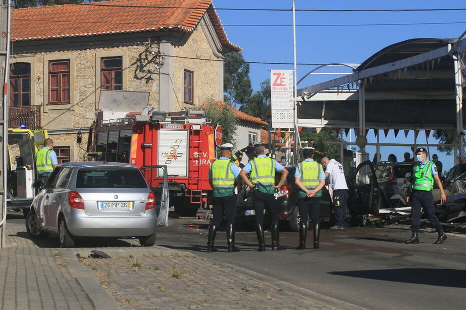  Homem de 50 anos gravemente ferido em despiste de carro em Santa Maria da Feira