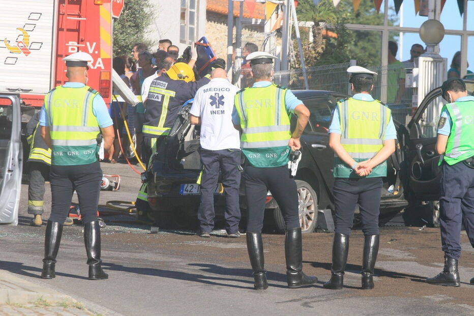  Homem de 50 anos gravemente ferido em despiste de carro em Santa Maria da Feira