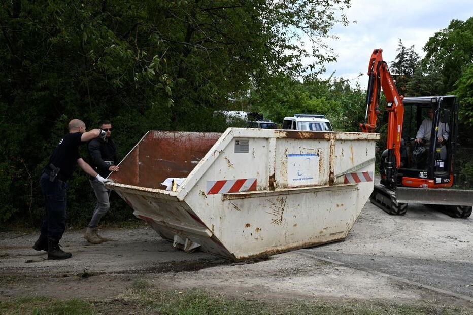Polícia alemã encontra vestígios de cave secreta de suspeito de raptar Maddie McCann durante escavações em Hannover