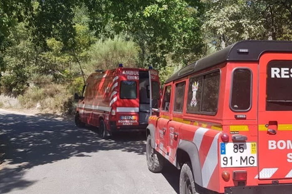 Bombeiros resgatam mulher em trilho no Gerês