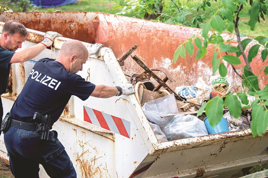 Polícia recolheu vários objetos