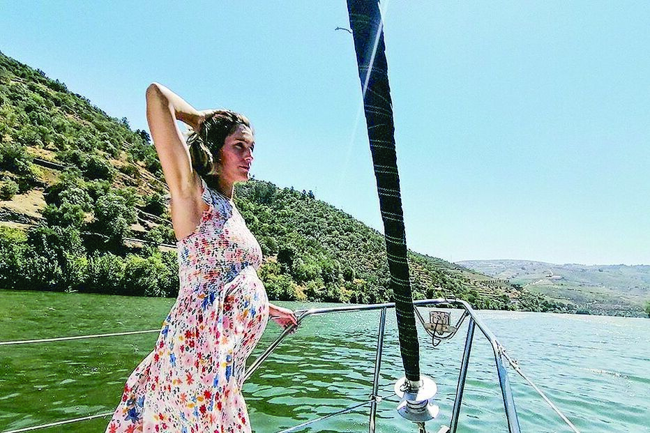 Atriz Sandra Barata Bello grávida a passear pelo Douro