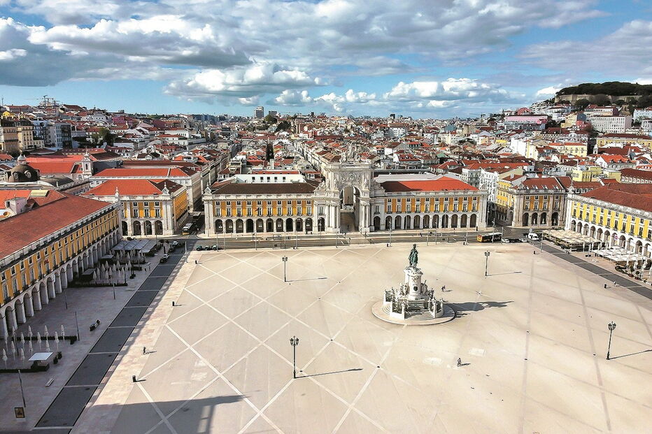 lisboa praça do comercio vazia terreiro do paço
