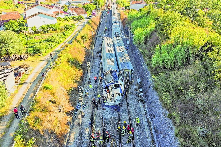 Linha com 300 metros destruídos