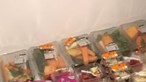 Quilos de pão, legumes e fruta no lixo. Vídeo denuncia desperdício de alimentos em supermercado do Pingo Doce
