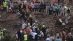 Pelo menos 11 mortos e até 60 desaparecidos em desabamento de prédio na Índia