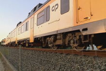 Comboio colide com carro e faz um morto em Leiria	