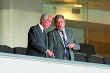 Marcelo Rebelo de Sousa à conversa com o presidente da Federação, Fernando Gomes, no camarote