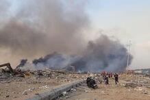 Caos e destruição em Beirute: Imagens mostram momento da explosão e destroços na capital do Líbano