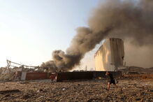 Duas violentas explosões abalam Beirute	