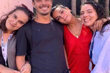 Mafalda Castro com amigos, entre eles o namorado, Rui Simões