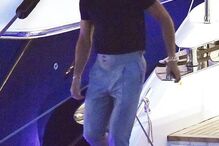 Cristiano Ronaldo celebra com a namorada e amigos