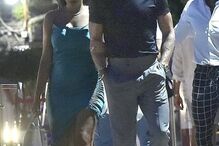 Cristiano Ronaldo celebra com a namorada e amigos