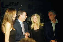 2020-08-11_12_37_04 Melania Trump, Prince Andrew, Gwendolyn Beck e Jeffrey Epstein no clube Mar-a-Lago, Palm Beach, Flórida.jpg