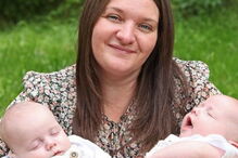 Lucy teve gémeos, David e Samuel