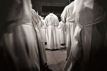 Os sacerdotes estiveram todos juntos numa mesma sala várias horas