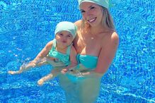 A mulher de João Cancelo, Daniela Machado, com a filha 