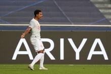 Serge Gnabry celebra o terceiro golo