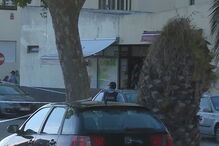 Atirador em fuga após balear homem em discussão num café da Póvoa de Varzim