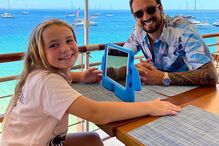 César Peixoto e a filha do casal, Pilar