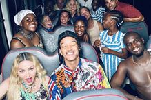 Madonna e os convidados da festa 