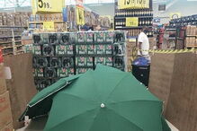 Manoel Moisés morreu no Carrefour e corpo foi tapado com caixas e guarda-chuvas