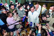 Médicos começaram por recusar a transferência de Navalny, afirmando que o estado de saúde do opositor não permitia a viagem 