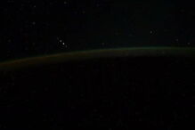 Imagens mostram cinco luzes misteriosas no espaço