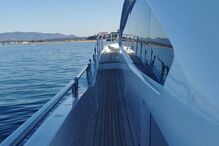 O iate de luxo onde Cristina está hospedada