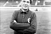 Guttmann foi treinador do Benfica entre 1959 e 1962 e mais tarde em 1965/66. Conduziu a equipa à conquista de duas Taças dos Campeões