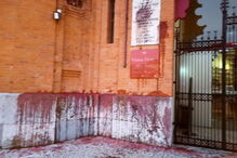 Fachada da Praça de Touros do Campo Pequeno em Lisboa vandalizada