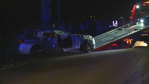 Dois mortos em despiste de carro em Leiria