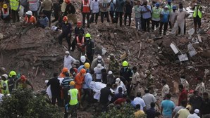 Pelo menos 11 mortos e até 60 desaparecidos em desabamento de prédio na Índia