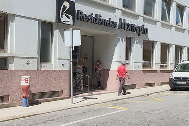 Lar do Porto com 34 utentes e 11 profissionais infetados com coronavírus