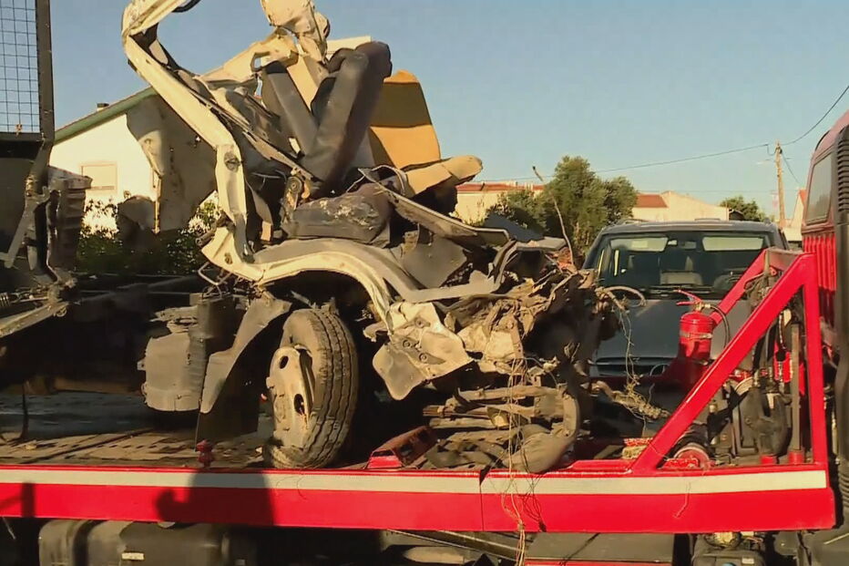 Comboio colide com carro e faz um morto em Leiria