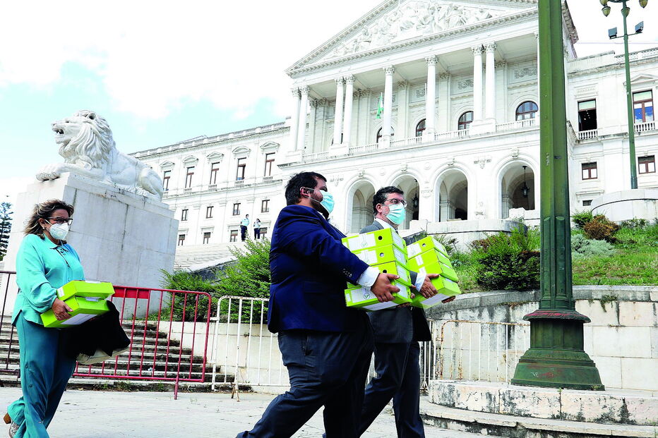A Federação pela Vida, que é contra a eutanásia, entregou em junho 95 mil assinaturas a pedir um referendo