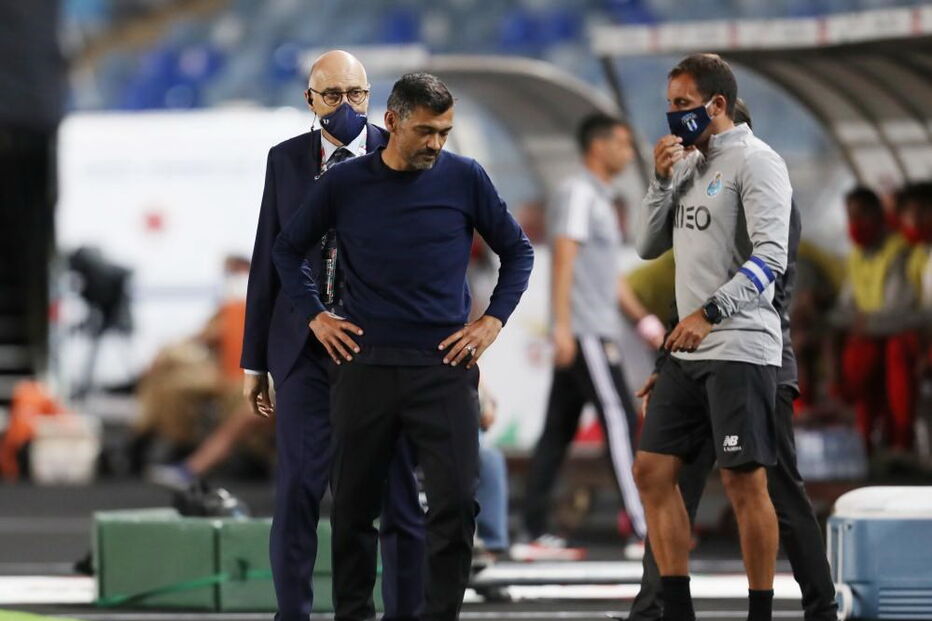 Sérgio Conceição perde a cabeça e acaba expulso após discussão com o árbitro