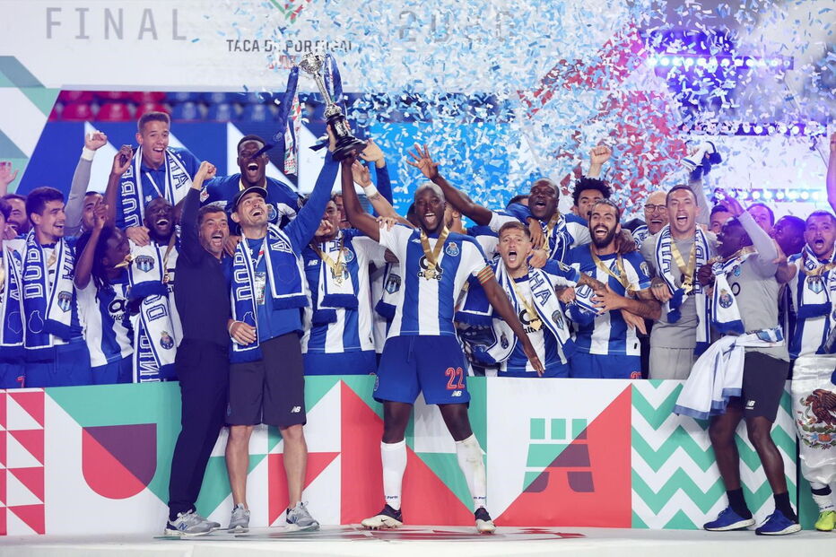 FC Porto com dez jogadores bateu o Benfica na final da Taça de Portugal