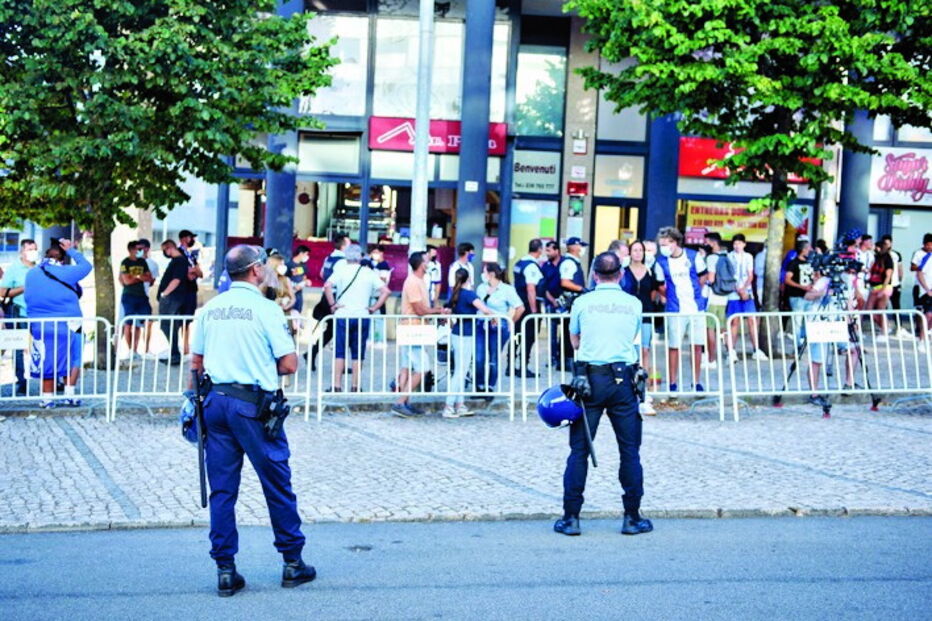 Pouco público nas imediações do Cidade de Coimbra 